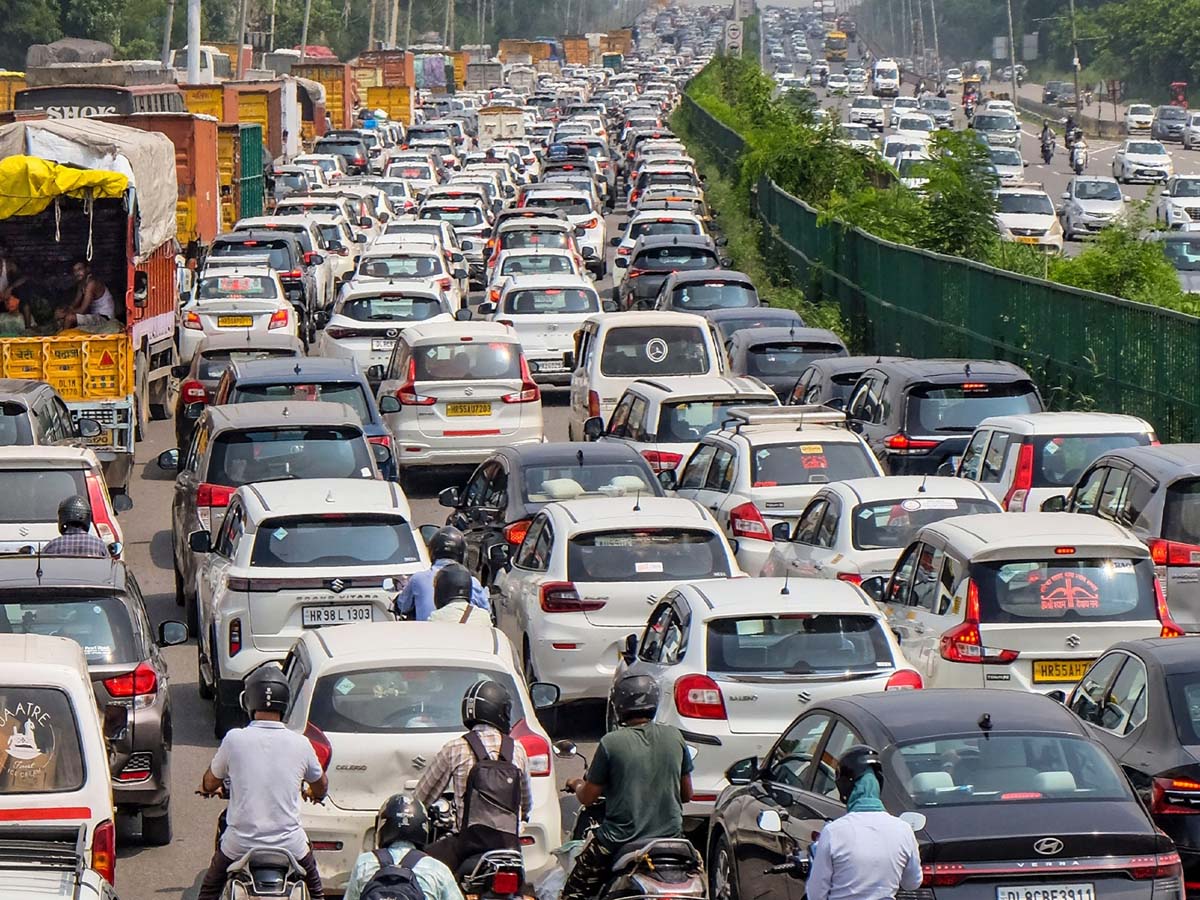 24 घंटे तक चले जाम में बिलख गए बच्चे