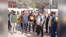 भारी पत्थरबाजी के बीच प्रशासन ने बीच का रास्ता निकाल अधिवक्ताओं को दी गई 6 फीट जमीन