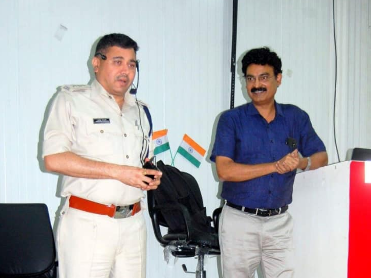 आईपीएएस अवधेश गोस्वामी की फैमली