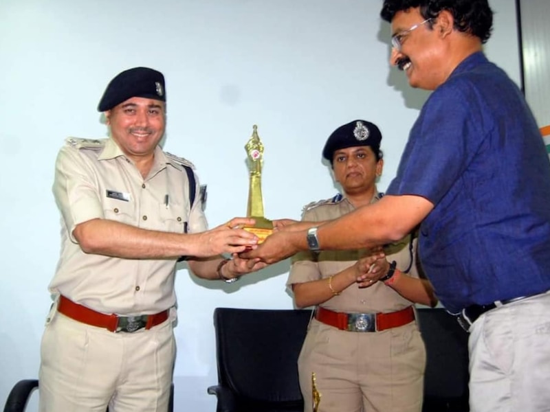 आईपीएएस अवधेश गोस्वामी प्रोफेशनल बैग्राउंड