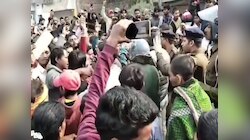 दरभंगाः मासूम से रेप-हत्या केस में बड़ा बवाल, पत्थरबाजी के बाद पुलिस ने की लाठीजार्च