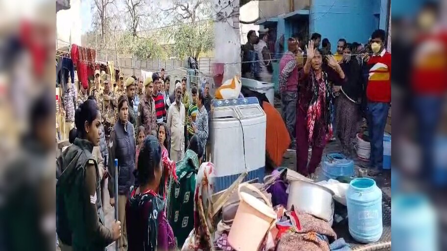 घर तोड़े नहीं, ताले लग गए… कांशी राम कॉलोनी से 50 मुस्लिम परिवारों को किया गया बेदखल 