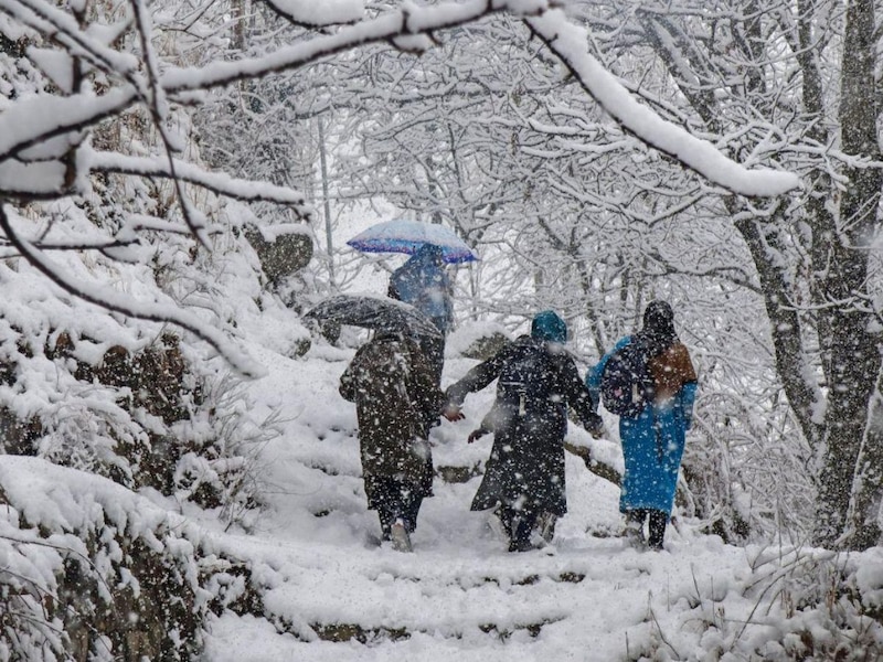 अधिकारियों ने हिमस्खलन और यात्रा से जुड़े सलाह दिए