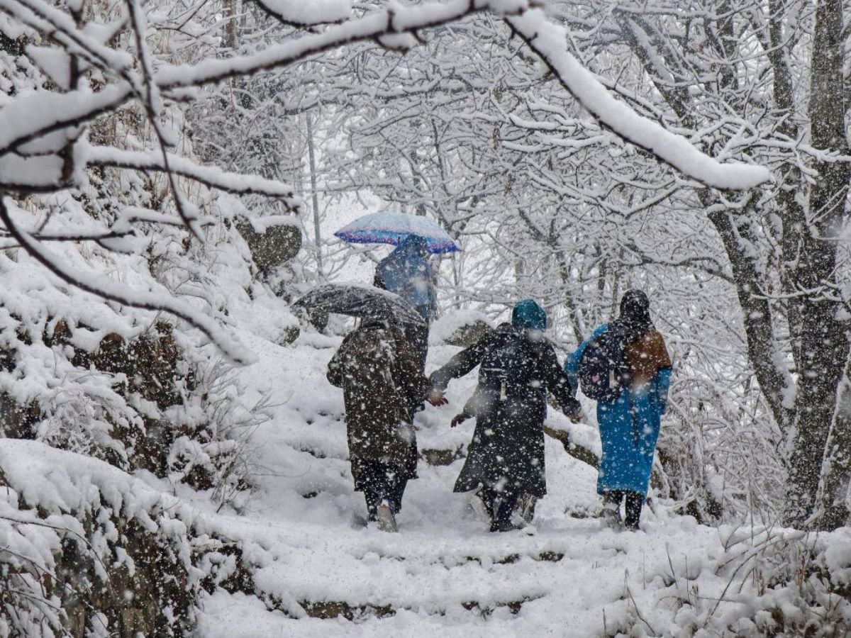 अधिकारियों ने हिमस्खलन और यात्रा से जुड़े सलाह दिए