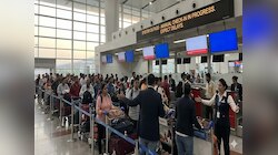 सर्वर डाउन होने से दिल्ली एयरपोर्ट पर हड़कंप, सुबह एयरपोर्ट्स पर लगी लंबी कतारें