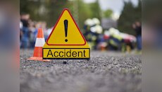 बारात पहुंचने से पहले अस्पताल पहुंचा दूल्हा, बांका में अज्ञात ट्रक ने मारी टक्कर