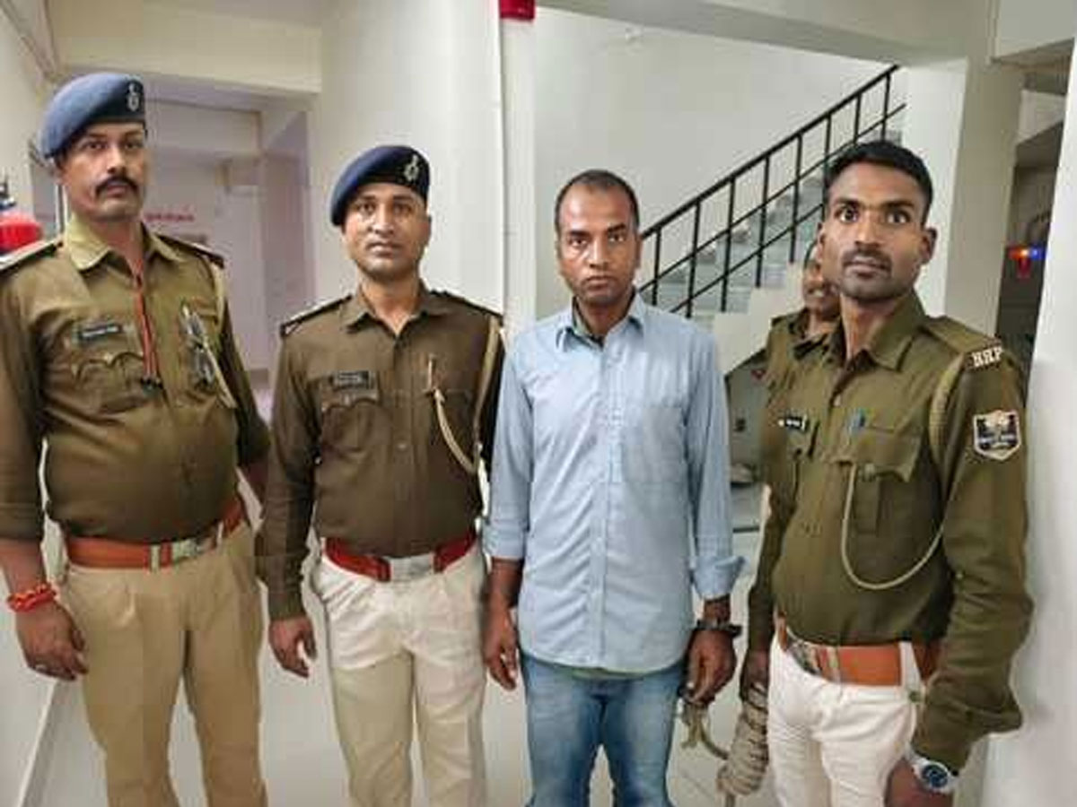 समस्तीपुर में NIA का इनामी आरोपी नूर मोहम्मद गिरफ्तार, जाली नोट नेटवर्क का खुलासा समस्तीपुर में NIA का इनामी आरोपी नूर मोहम्मद गिरफ्तार, जाली नोट नेटवर्क का खुलासा