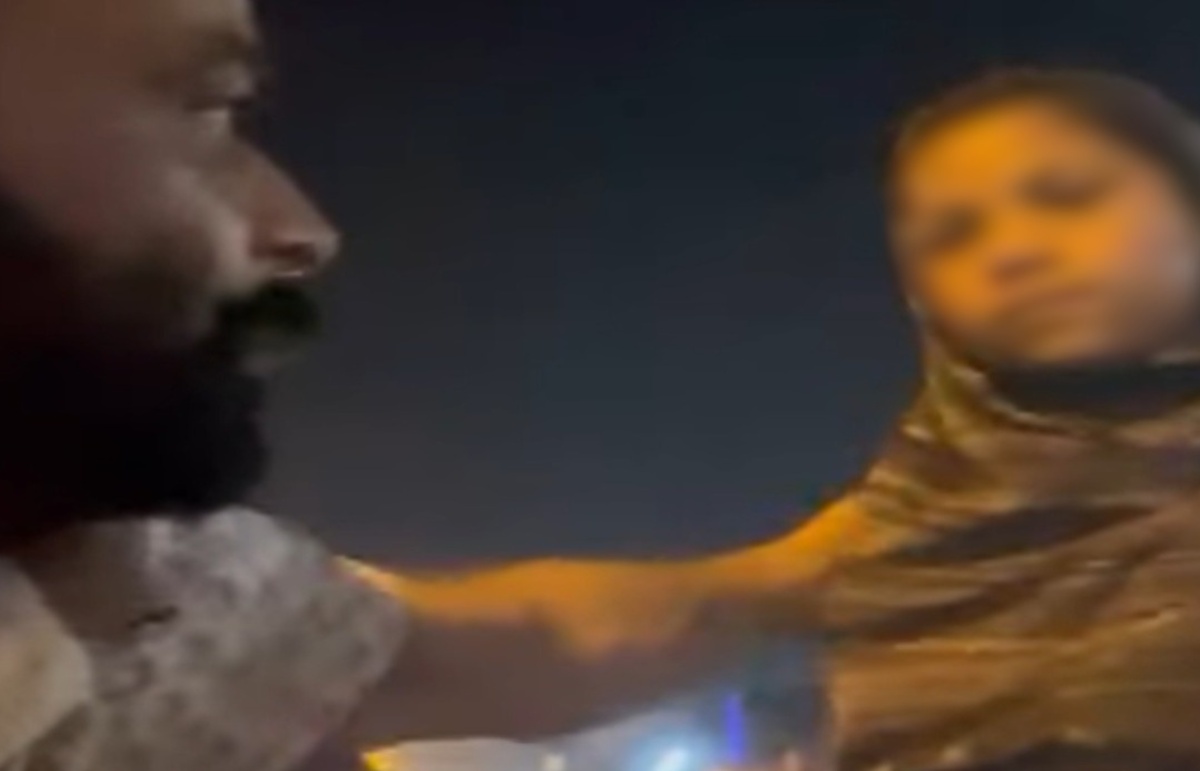 अरविंद शर्मा ने नाबालिग बच्ची को जबरन बुलवाया जय श्री राम अरविंद शर्मा ने नाबालिग बच्ची को जबरन बुलवाया जय श्री राम