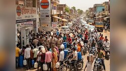 मिडिल ईस्ट में लड़ाई...बात तेल पर आई, यूपी में लोगों ने पेट्रोल पंप पर कर दी चढ़ाई 