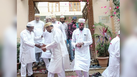 Photo: सऊदी से अमेरिका तक ईद की गूंज, दुनिया भर में अदा हुई नमाज
