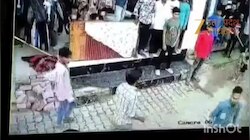 डंडा मारकर युवक की हत्या, अलीगढ़ में खौफनाक घटना का  CCTV वीडियो वायरल