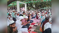 इम्तिहान मौसम का, जीत अकीदत की! बगहा में बारिश के बीच शिद्दत के साथ मनाई गई ईद