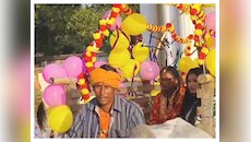 बैलगाड़ी की सवारी और जुबां पर छठी मैया के गीत, एसपी ने वाल्मीकिनगर में बढ़ाया मान