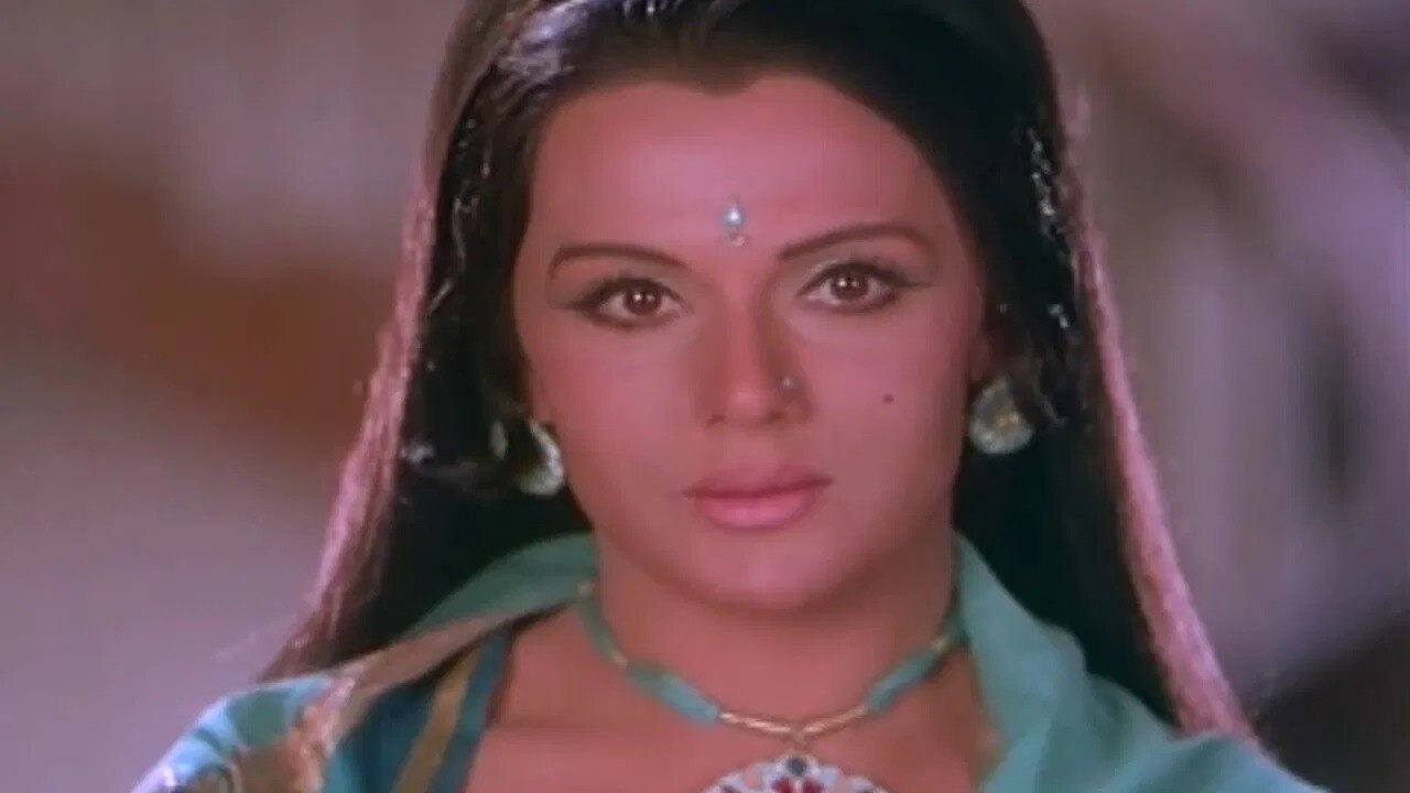 64 Years Old Dharmendra Actress Priya Rajvansh Did 7 film Only Dev ...
