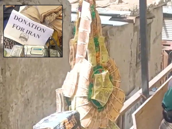 A Kashmiri donated the necklace of notes received at his wedding to help Iran.