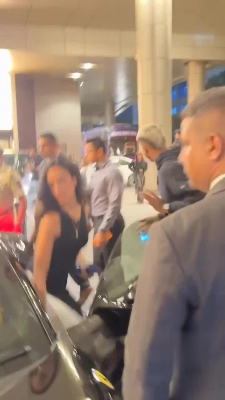 गर्लफ्रेंड माहिका शर्मा को बहुत केयर के साथ कार में बैठाते दिखे Hardik Pandya, फैंस ने कहा- 'ओ सो Pookie'!