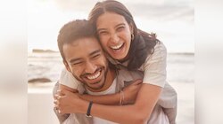 प्यार से भरे रिश्ते के लिए पार्टनर में देखें ये आदतें, जीवन भर रहेंगे हैप्प कपल