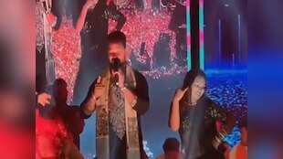 खेसारी को देखते ही बेकाबू हुई भीड़, इन 6 फोटो में देखिए कैसे पशु मेला में 'जानवर' की तरह मची भगदड़