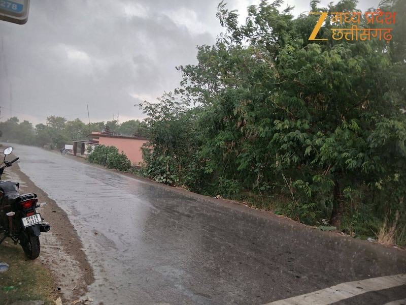 अप्रैल में बारिश