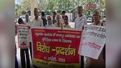 Gurugram News: मानेसर लाठीचार्ज के खिलाफ सड़कों पर उतरे मजदूर, निकाला रोष मार्च