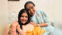 कौन है आशा भोसले की पोती जनाई? 8 साल बड़े क्रिकेटर संग नाम जुड़ा, तस्वीरें वायरल