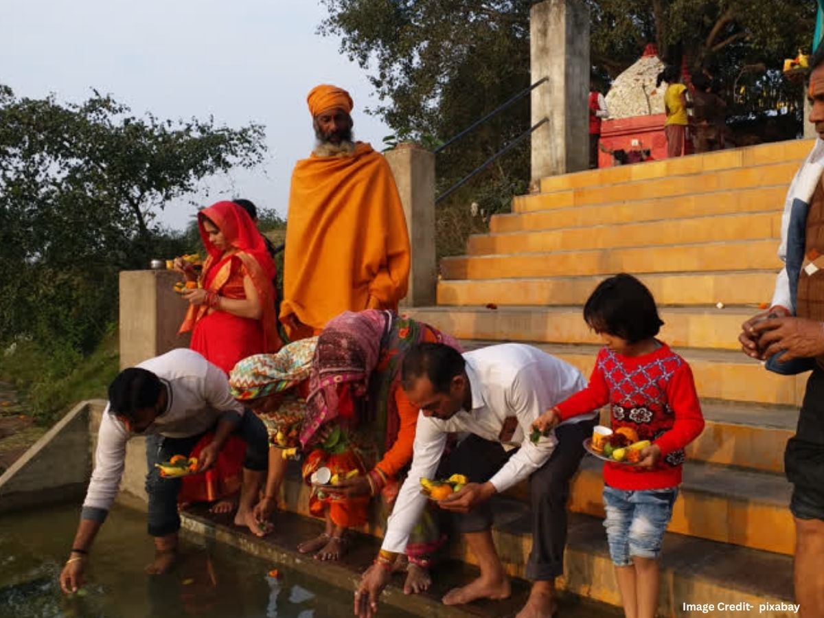Mysterious Temple: विज्ञान के पास भी नहीं है जवाब! शिव का वो रहस्यमयी मंदिर जहां जल में डूबते ही फल बन जाता है बेलपत्र Mysterious Temple: विज्ञान के पास भी नहीं है जवाब! शिव का वो रहस्यमयी मंदिर जहां जल में डूबते ही फल बन जाता है बेलपत्र