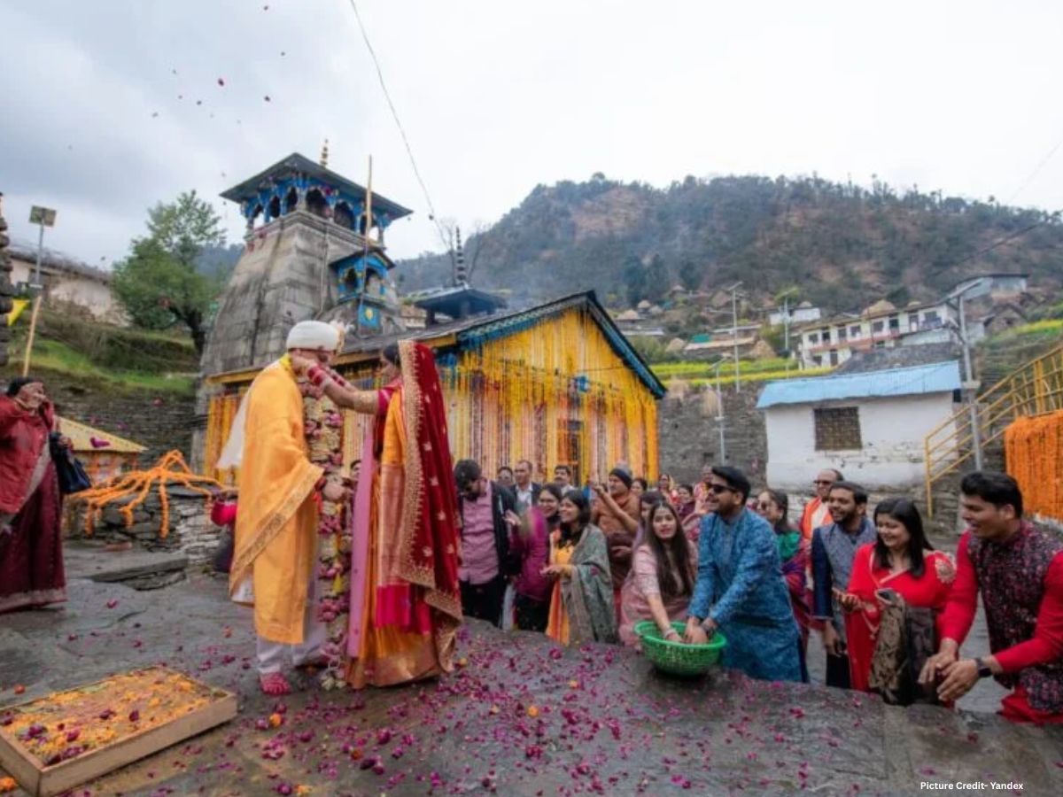 Triyuginarayan Temple: वैवाहिक जीवन में चाहिए सुख-शांति और स्थिरता? शिव-पार्वती के इस मंदिर में लगा लें अर्जी Triyuginarayan Temple: वैवाहिक जीवन में चाहिए सुख-शांति और स्थिरता? शिव-पार्वती के इस मंदिर में लगा लें अर्जी