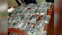 लखनऊ एयरपोर्ट से 14.50 करोड़ के गांजे के साथ तस्कर गिरफ्तार,बैंकॉक कनेक्शन आया सामने