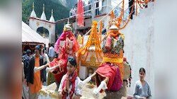 मां गंगा की डोली चली अपने धाम, बेटी की तरह विदा करते हुए भावुक हुए गांव वाले