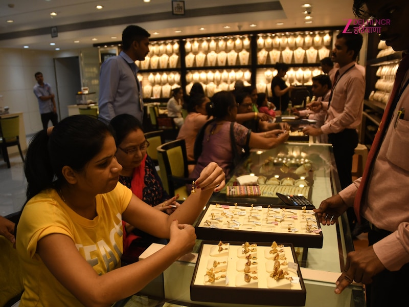 सोने में 10 ग्राम पर ₹1,580 की वृद्धि