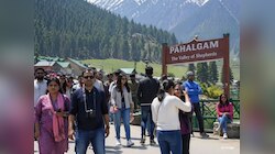 आतंक पर पर्यटन की जीत: पहलगाम में 90% बुकिंग, एक साल बाद फिर गुलजार हुई घाटी