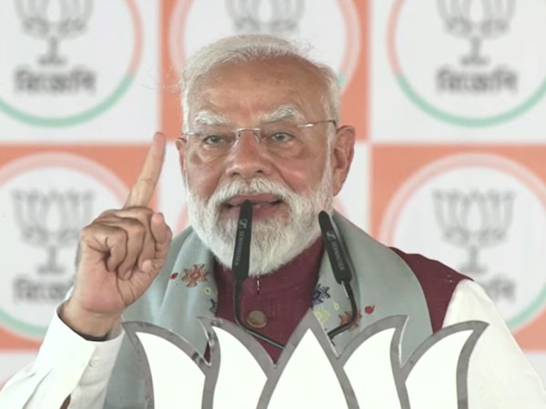 I ate jhalmuri, the chili hit TMC... Modi said on voting day in Bengal, sweets will be distributed on May 4