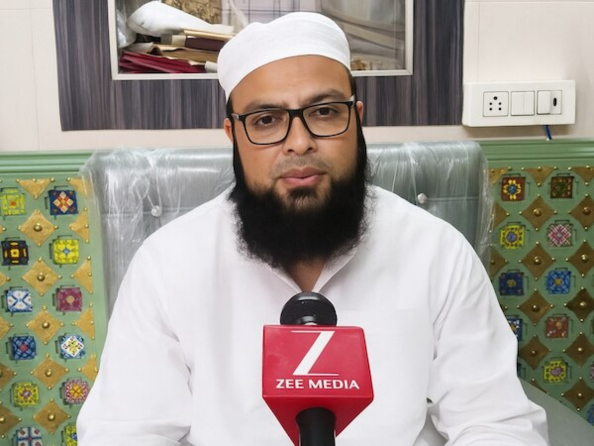 मौलाना कारी इसहाक गोरा (फाइल फोटो) मौलाना कारी इसहाक गोरा (फाइल फोटो)