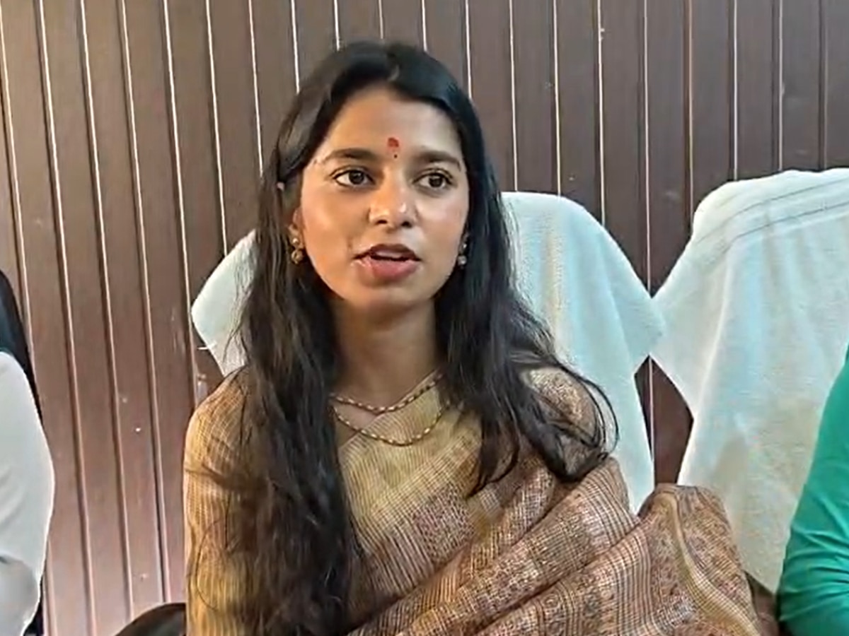 Alinagar MLA Maithili Thakur Statement on Remarks Against Women and ...