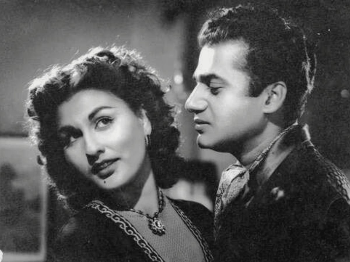 81 Year Old Glamour Girl Begum Para Created a Sensation with a Bold ...