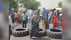 रेवाड़ी में जलभराव से परेशान लोगों का फूटा गुस्सा, सड़क पर टायर रखकर लगाया जाम