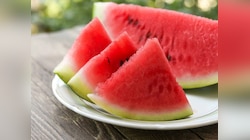 केमिकल वाला तरबूज तो नहीं खा रहे? इन ट्रिक से करें मिलावटी Watermelon की पहचान