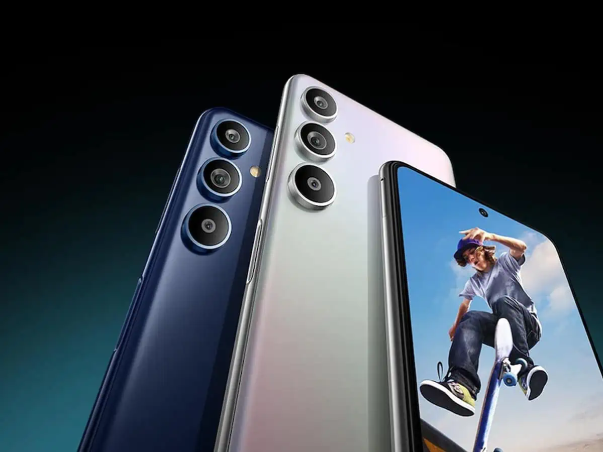 इस साल यह छठी बार है जब Samsung ने अपने फोन के दाम बढ़ाए हैं. इस साल यह छठी बार है जब Samsung ने अपने फोन के दाम बढ़ाए हैं.