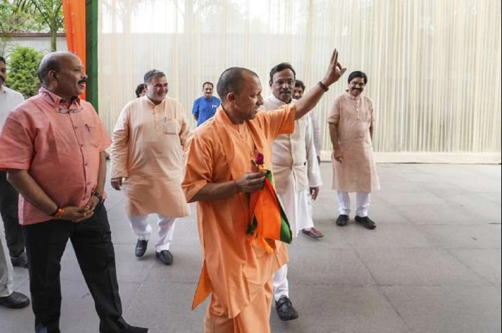 अचानक बदला सीएम योगी का वाराणसी दौरा, जानें अब कैसा रहेगा कार्यक्रम, 6 मई को आ रहे विश्वनाथ धाम अचानक बदला सीएम योगी का वाराणसी दौरा, जानें अब कैसा रहेगा कार्यक्रम, 6 मई को आ रहे विश्वनाथ धाम