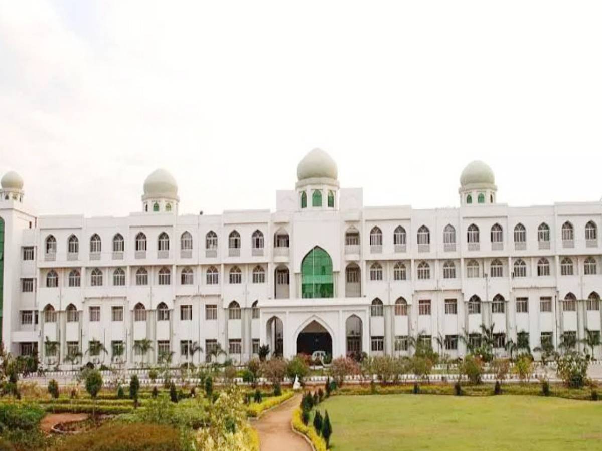 Hyderabad: मौलाना आज़ाद यूनिवर्सिटी ने लॉन्च किए नए कोर्सेस; सपनों को मिलेगी नई उड़ान Hyderabad: मौलाना आज़ाद यूनिवर्सिटी ने लॉन्च किए नए कोर्सेस; सपनों को मिलेगी नई उड़ान