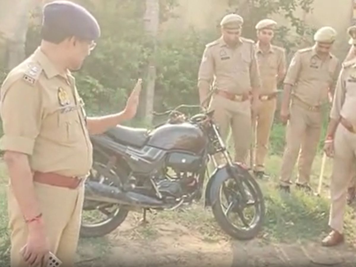 Five died in Bulandshahr road Accident speeding bike rams into a truck ...