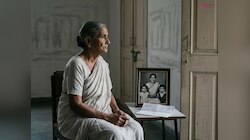बेटे विदेश में, मां वृद्ध आश्रम में, मदर्स डे पर बच्चों के इंतजार में बूढ़ी आंखें