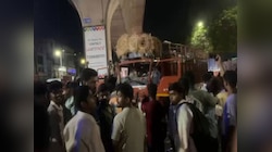 हैदराबाद में बजरंग दल का आतंक! बैल ले जा रहे ट्रक को बीच सड़क रोका; हुआ बवाल