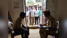 बहू के सामने ही कर दी थी इन्सल्ट... बेटे ने मूसल से कूट-कूटकर मां-बाप को मार डाला