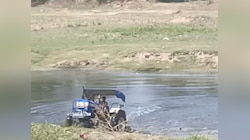 नदी में ट्रैक्टर से स्टंट करते समय पलटा वाहन,  इकलौते बेटे की दबने और डूबने से मौत
