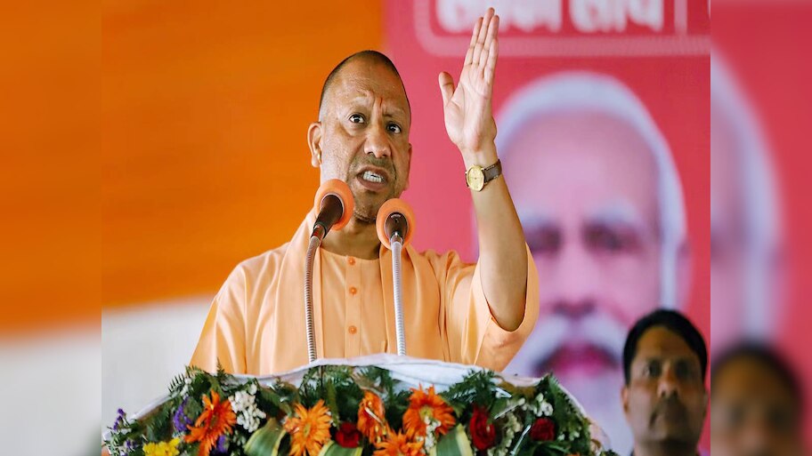 सड़क पर नमाज को लेकर CM योगी के बयान से मचा सियासी बवाल; विपक्ष ने सरकार पर उठाए सवाल