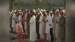 कश्मीर में अदा हुई ईद-उल-अज़हा की नमाज़, मस्जिदों और ईदगाहों में उमड़ी भारी भीड़