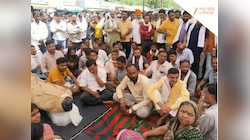 जनसुनवाई में बुजुर्ग की मौत, हंगामे के बाद तहसीलदार सस्पेंड, नौकरी और मदद का आश्वासन