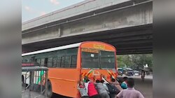 कौशांबी में रोडवेज बस का ब्रेकडाउन,  भीषण गर्मी में यात्रियों ने लगाया धक्का