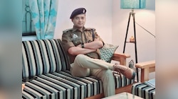 10 बार इंटरव्यू और 14 साल की तपस्या... सुल्तानपुर के छोटे से गांव का लड़का बना अफसर